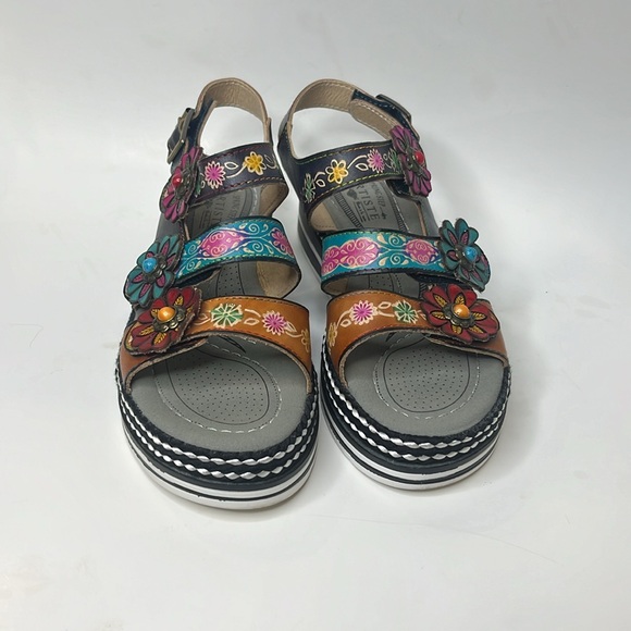 L’Artiste Spring Step Rebecka leather flowered EU 36 US 5.5-6 hook/latch sandals - Picture 8 of 8